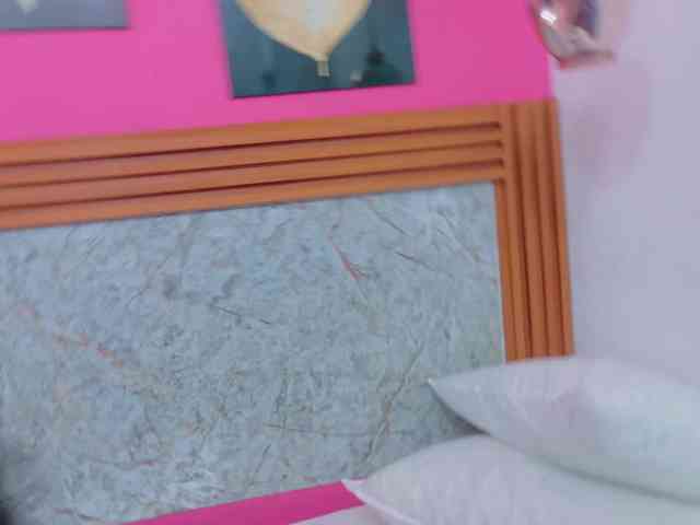 Модель: kinkyandsavage