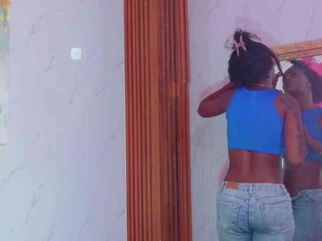 Model: kinkyandsavage