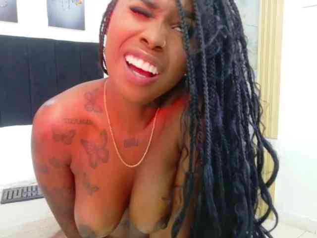 Model: kinkyandsavage