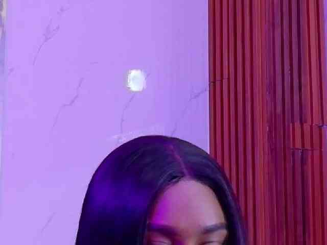 Model: kinkyandsavage