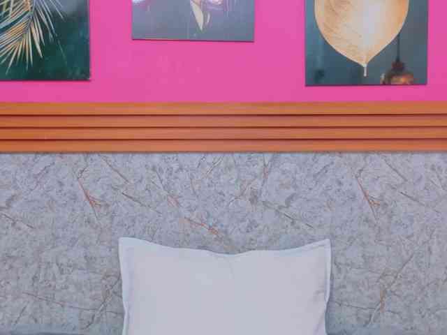 Модель: kinkyandsavage