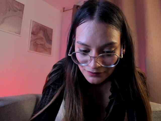 Angie-Pirs webcam