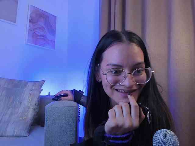 Angie-Pirs webcam