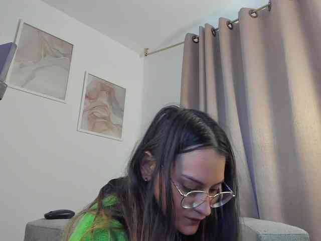 Angie-Pirs webcam