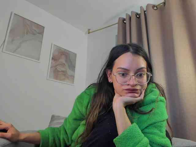 Angie-Pirs webcam
