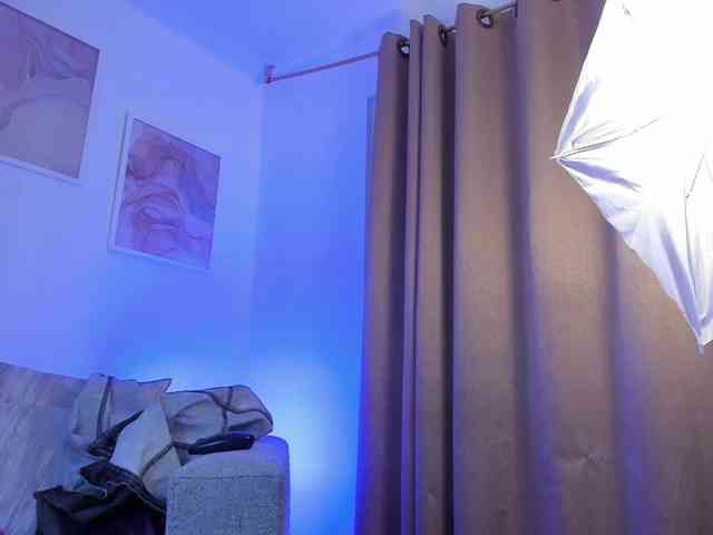 Angie-Pirs webcam