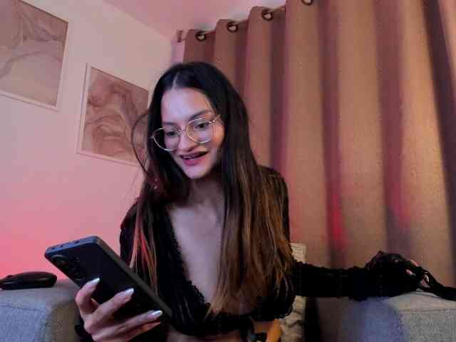 Angie-Pirs webcam
