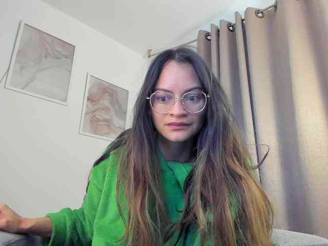 Angie-Pirs webcam