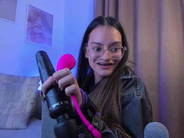 Angie-Pirs webcam