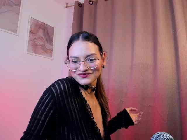 Angie-Pirs webcam
