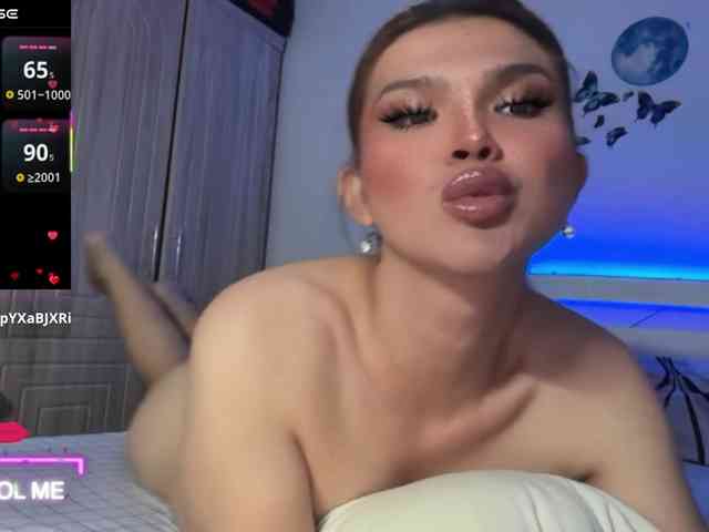hollyholy Live Webcam on BongaCams
