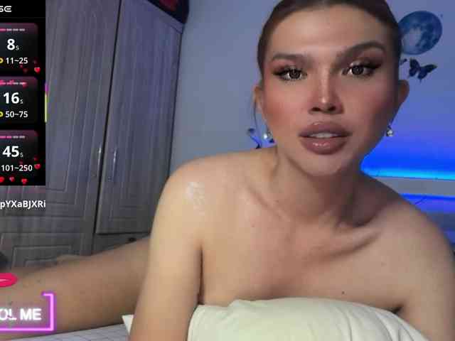hollyholy Live Webcam on BongaCams