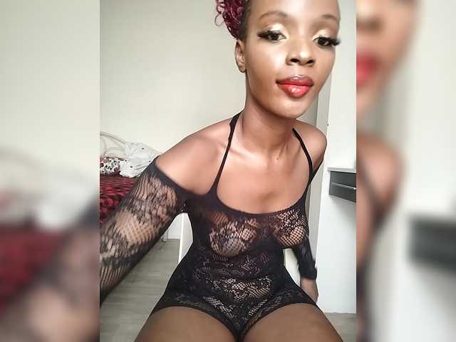 Camdolie's BongaCams show and profile