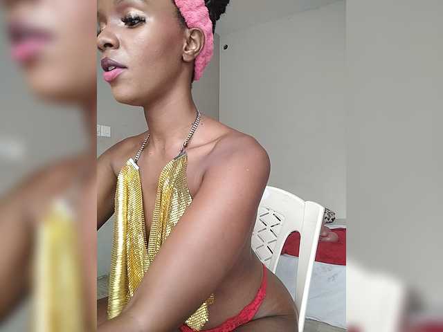 Camdolie live cam on BongaCams