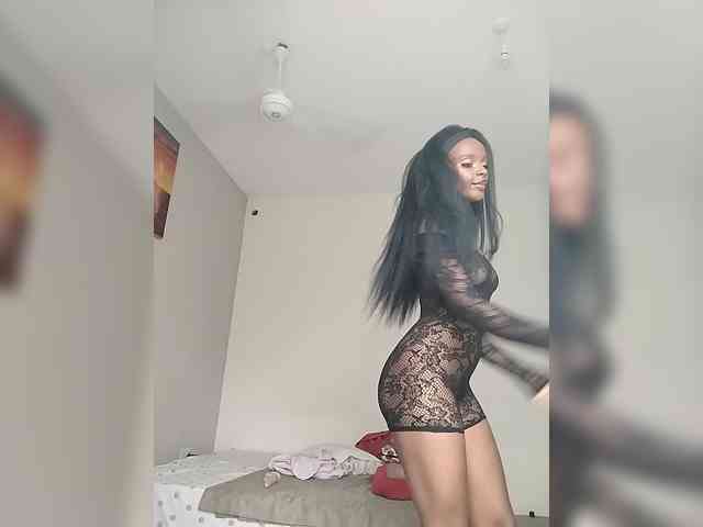 Model: Camdolie