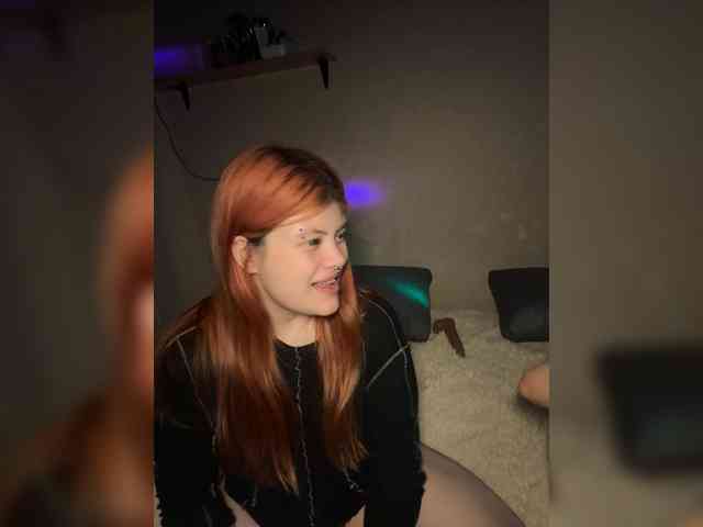 TheFoxAlissha webcam