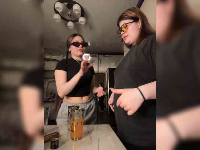 TheFoxAlissha webcam