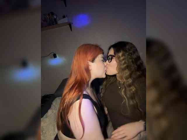 TheFoxAlissha webcam