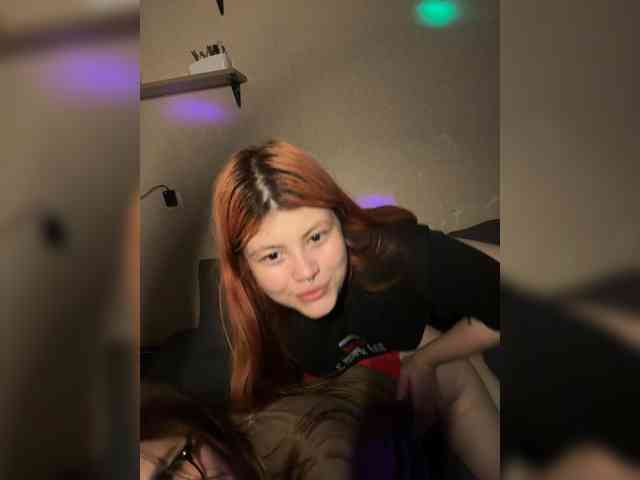 TheFoxAlissha webcam