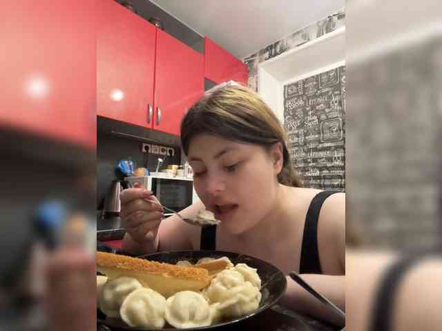 TheFoxAlissha webcam