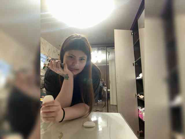 TheFoxAlissha webcam