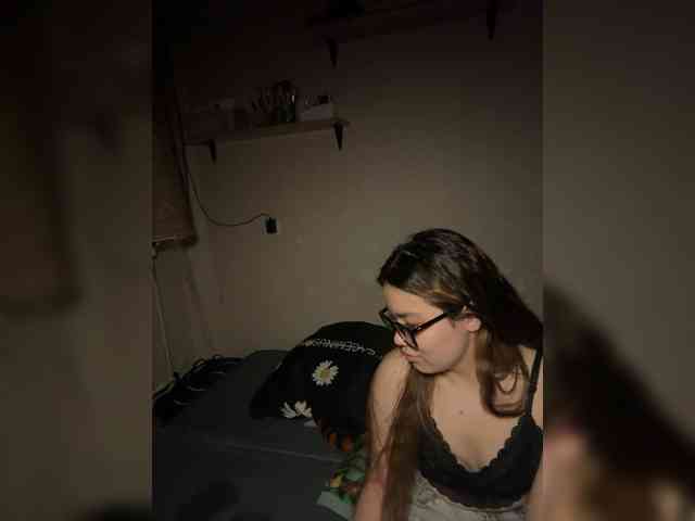 TheFoxAlissha webcam