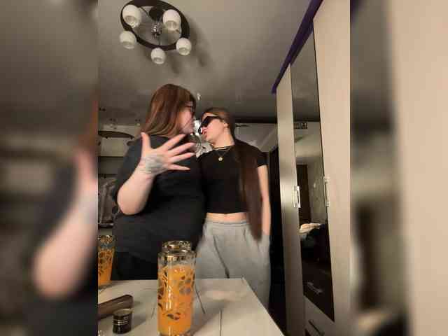 TheFoxAlissha webcam