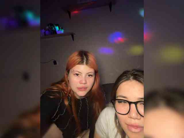 TheFoxAlissha webcam