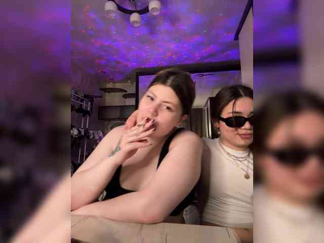 TheFoxAlissha webcam