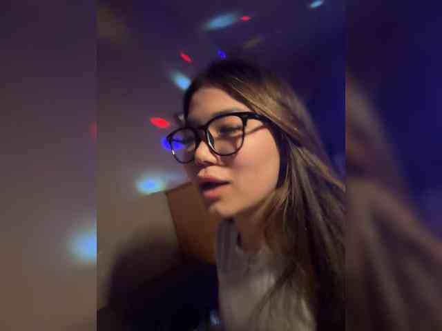 TheFoxAlissha webcam
