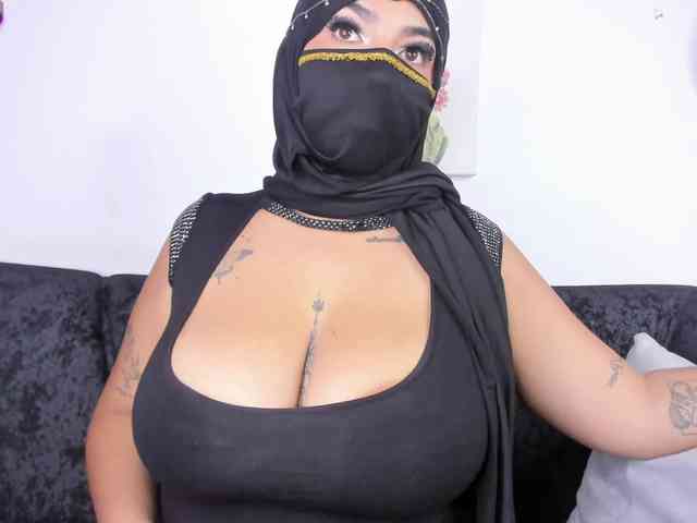 Model: Zulema-parvin