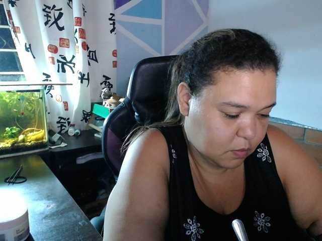 beautifulchubbyqueen live cam preview