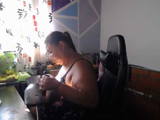 beautifulchubbyqueen live webcam show