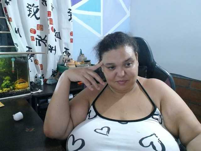 beautifulchubbyqueen live cam preview
