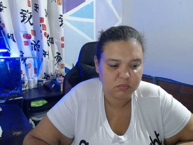 beautifulchubbyqueen live webcam show