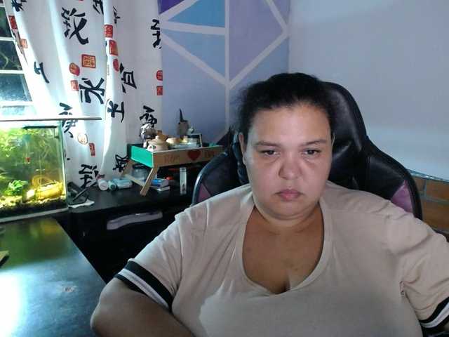 beautifulchubbyqueen live cam preview