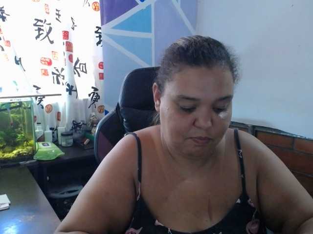 beautifulchubbyqueen live webcam show