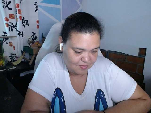beautifulchubbyqueen — live female cam
