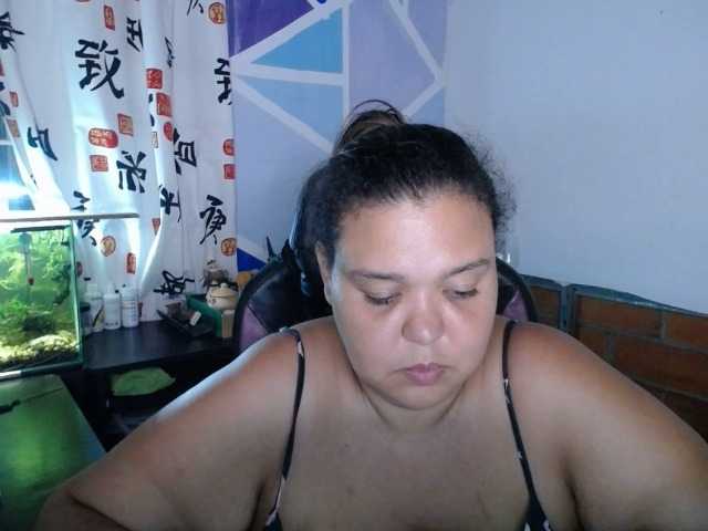 beautifulchubbyqueen live webcam show