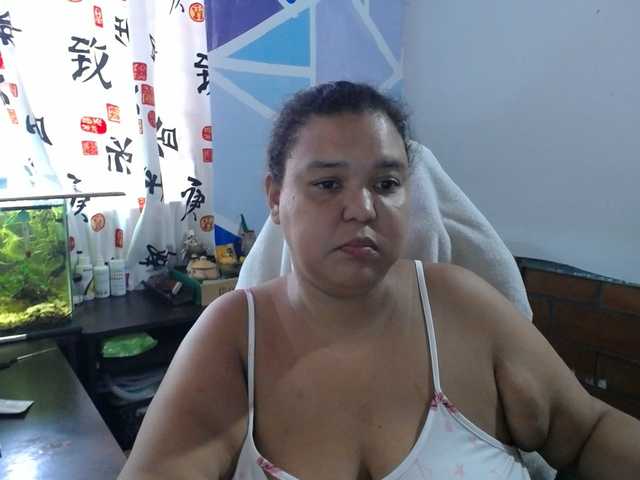 beautifulchubbyqueen live webcam show