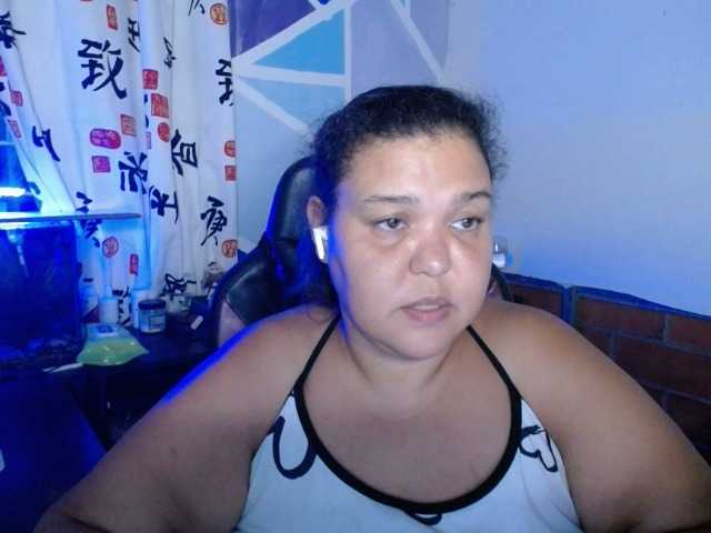 beautifulchubbyqueen live webcam show