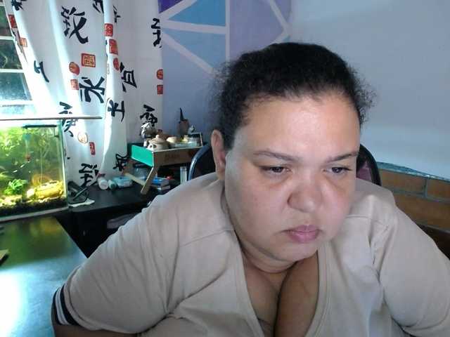 beautifulchubbyqueen live cam preview