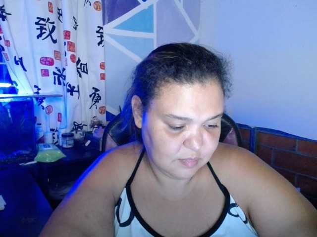 beautifulchubbyqueen live webcam show