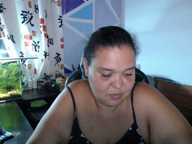 beautifulchubbyqueen live webcam show