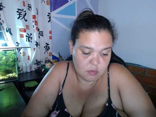 beautifulchubbyqueen live webcam show
