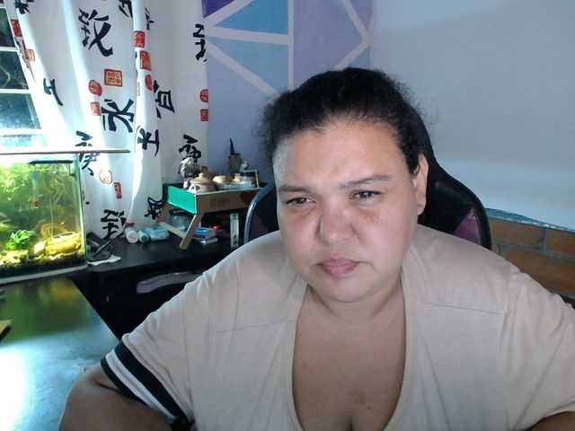 beautifulchubbyqueen live cam preview
