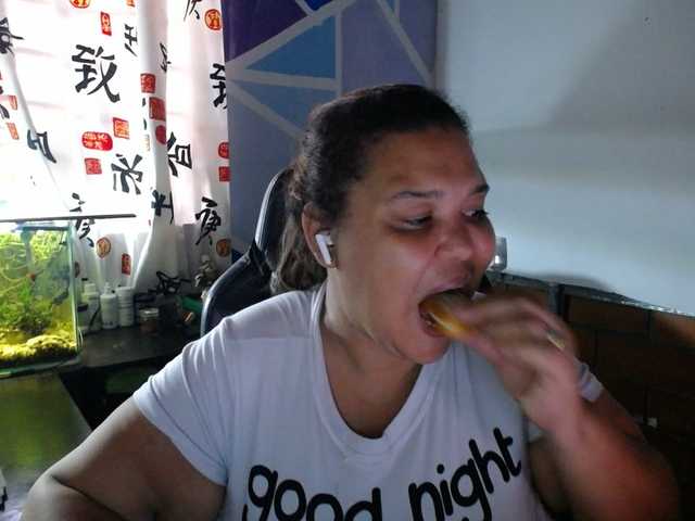 beautifulchubbyqueen live webcam show