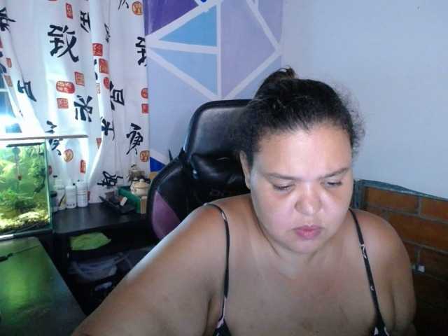 beautifulchubbyqueen live webcam show