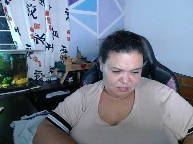 beautifulchubbyqueen live cam preview