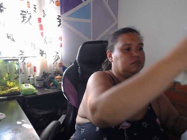 beautifulchubbyqueen live webcam show
